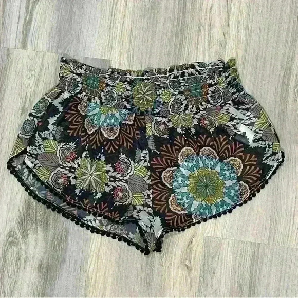 H&M Pants - H&M Sheer Swim Cover Shorts Lace Trim Floral Paisley Print 1” Inseam Size M